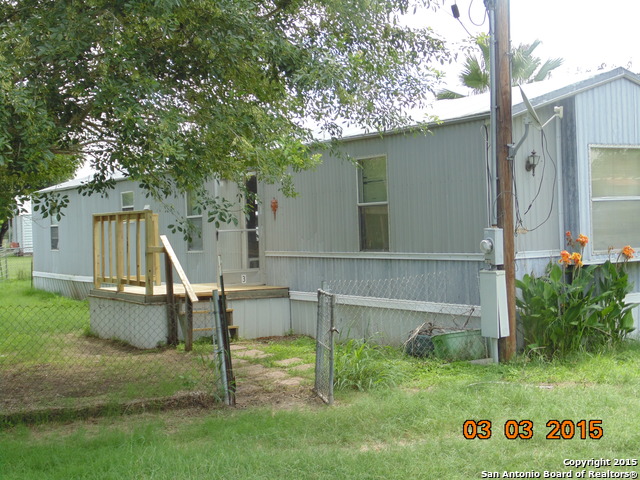 153 Bossier St, Poth, TX 78147 photo 1