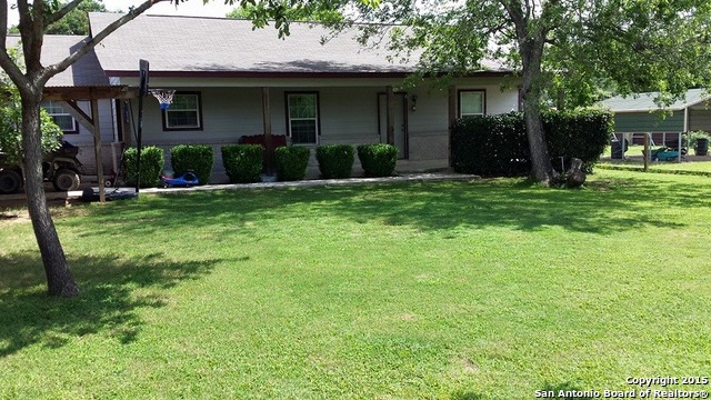308 Bluebonnet Ave, Devine, TX 78016 photo 1