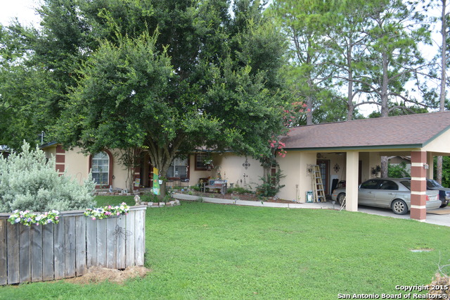 1010 Robin Ave, Devine, TX 78016 photo 1