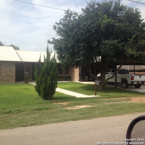 403 Bluebonnet Ave, Devine, TX 78016 photo 1