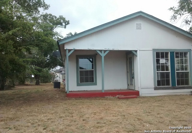 504 E Hondo Ave, Devine, TX 78016 photo 1