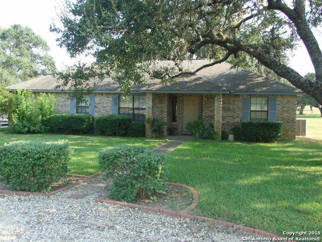 1041 County Road 761, Devine, TX 78016 photo 1