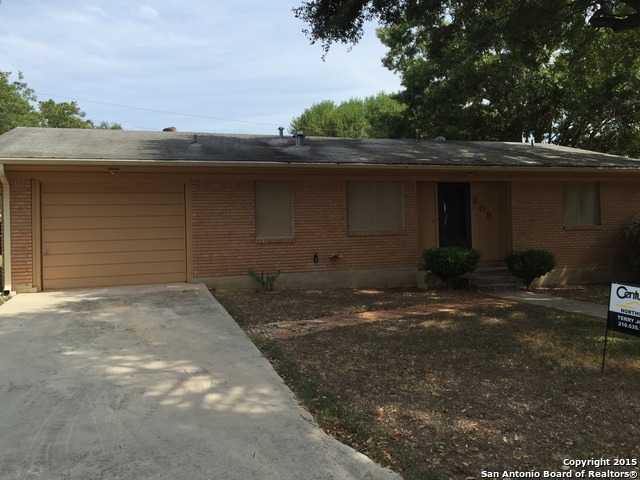 209 Parkview Dr, Luling, TX 78648 photo 1