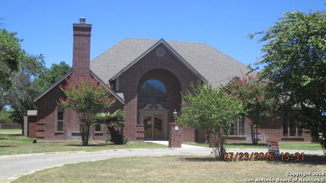 824 Studer St, Uvalde, TX 78801 photo 1