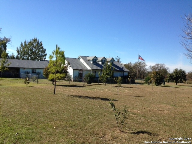 6822 Cr 4514, Devine, TX 78016 photo 1