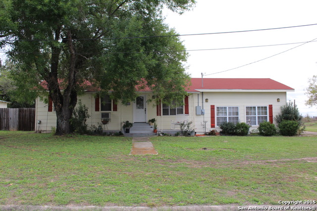 238 Breeze Dr, Devine, TX 78016 photo 1