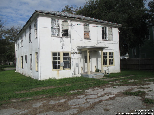 401 E Main St, Cuero, TX 77954 photo 1