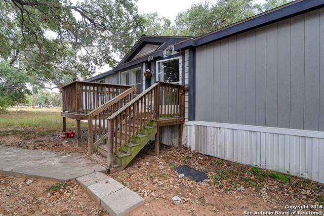 120 Virginia Ln, Lytle, TX 78052 photo 1