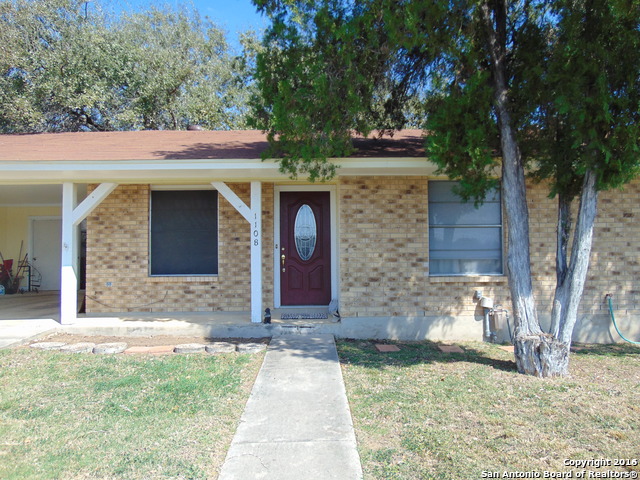 1108 Dove Ave, Devine, TX 78016 photo 1