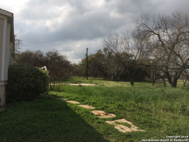 400 Molly Dr, Lytle, TX 78052 photo 1