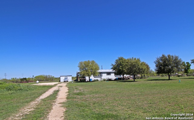 311 County Road 652, Devine, TX 78016 photo 1