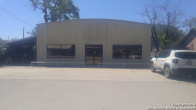 526 Commerce St, Pleasanton, TX 78064 photo 1