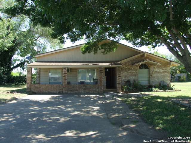 3156 State Highway 173, Devine, TX 78016 photo 1