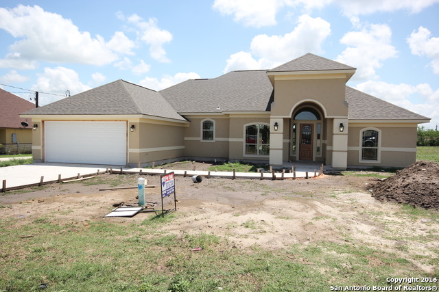 635 N Dickson, Poth, TX 78147 photo 1