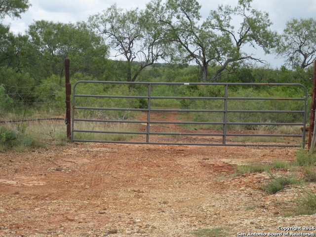 21740 Munk Ln, Von Ormy, TX 78073 photo 1