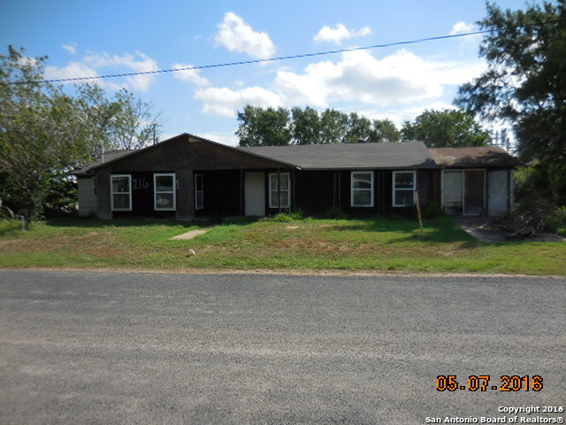 216 N Wright St, Poth, TX 78147 photo 1