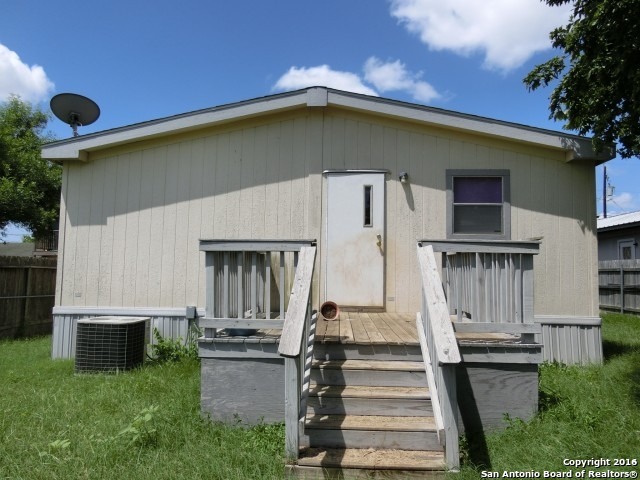 108 N Wright St, Poth, TX 78147 photo 1