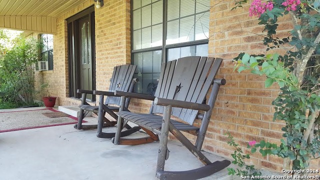 1410 E Westmeyer St, Poth, TX 78147 photo 1