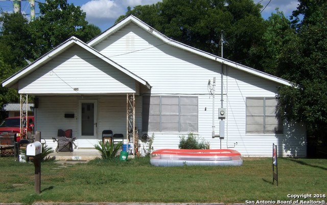 204 N Mesquite Ave, Luling, TX 78648 photo 1