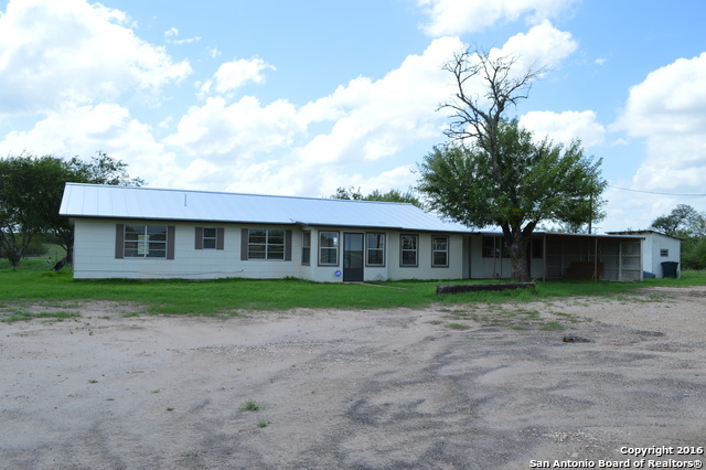 227 County Road 660, Devine, TX 78016 photo 1