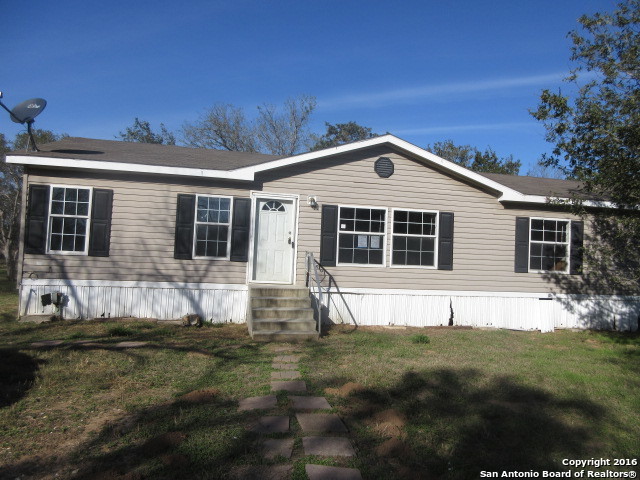 355 S Meadow Dr, Lytle, TX 78052 photo 1