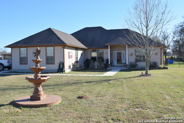 350 Falling Leaf Dr, Lytle, TX 78052 photo 1