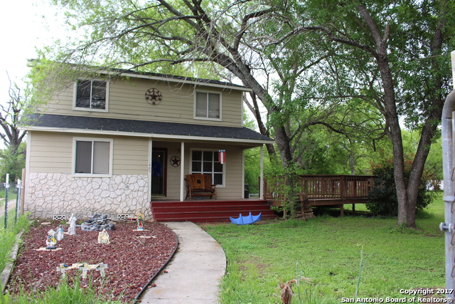 403 S Upson Dr, Devine, TX 78016 photo 1
