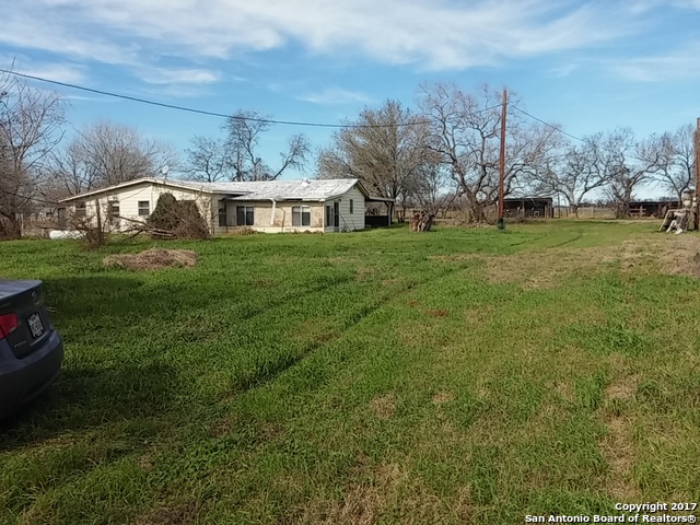 159 County Road 6614, Devine, TX 78016 photo 1