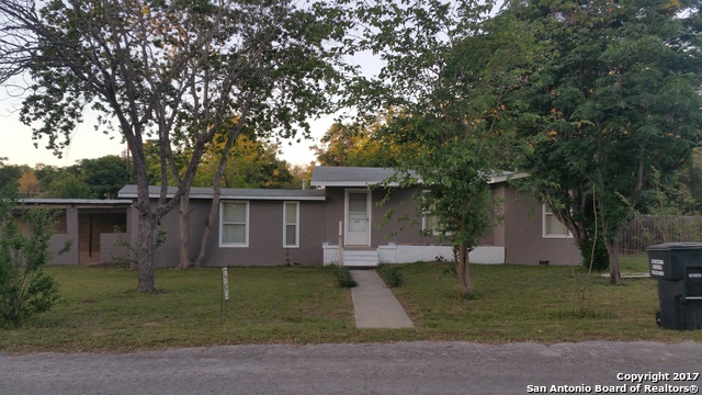 402 Hermitage Loop, Devine, TX 78016 photo 1