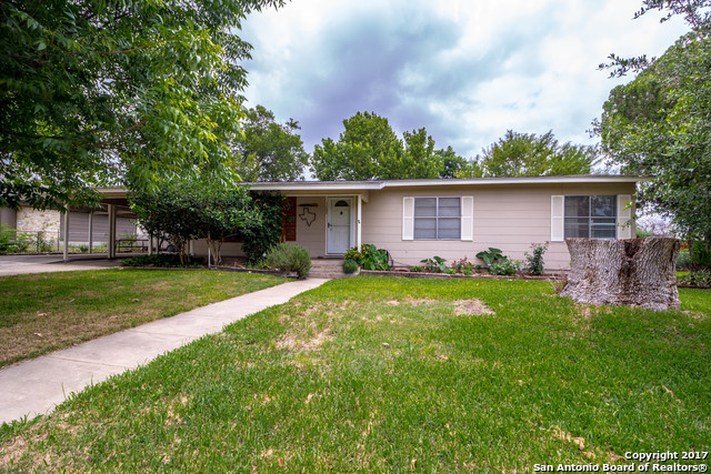 1102 Dove Ave, Devine, TX 78016 photo 1