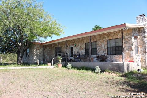 621 County Road 652, Devine, TX 78016 photo 1