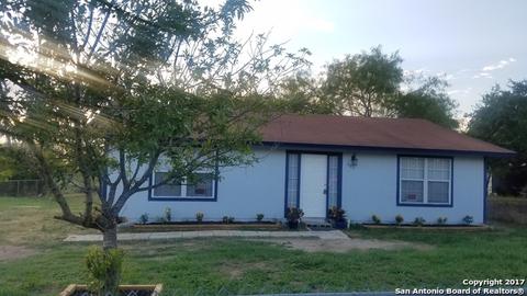 407 Steven St, Devine, TX 78016 photo 1