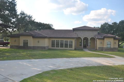 100 Lynx Cir, Devine, TX 78016 photo 1