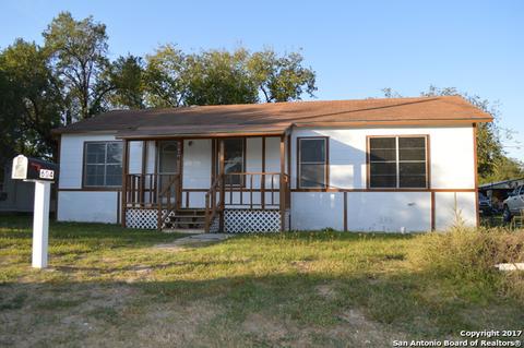 604 Crouch Ave, Devine, TX 78016 photo 1