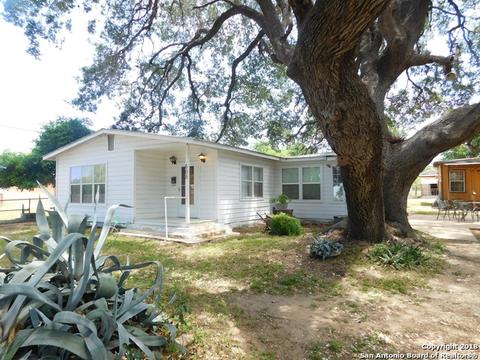 605 Briscoe Ave, Devine, TX 78016 photo 1