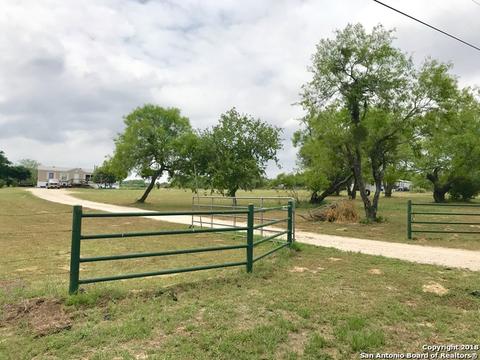 320 Fay Dr, Lytle, TX 78052 photo 1