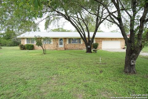 1462 County Road 664, Devine, TX 78016 photo 1
