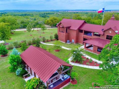 6755 County Road 4514, Devine, TX 78016 photo 1