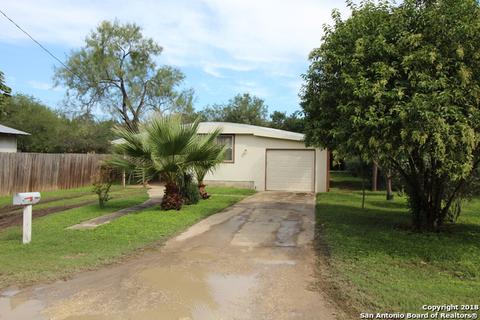 504 W Benton Ave, Devine, TX 78016 photo 1