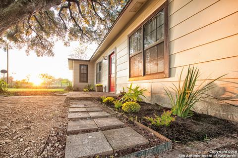 789 County Road 768, Devine, TX 78016 photo 1