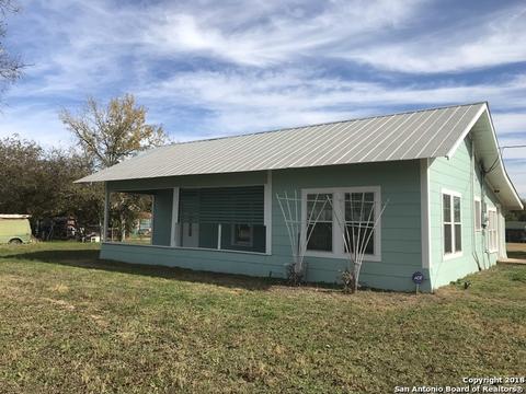 305 S Jamison Dr, Devine, TX 78016 photo 1