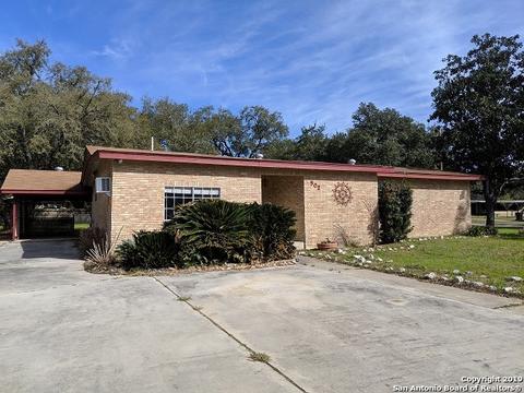 502 Monticello Cir, Devine, TX 78016 photo 1