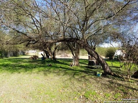 390 County Road 6752, Devine, TX 78016 photo 1