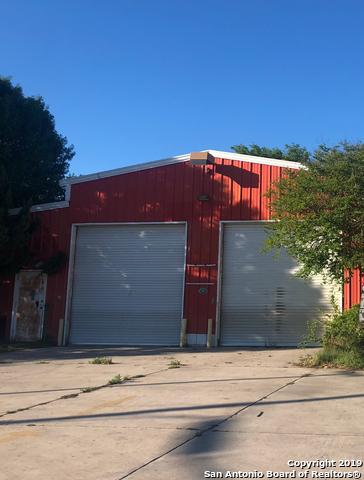 412 W Hondo Ave, Devine, TX 78016 photo 1