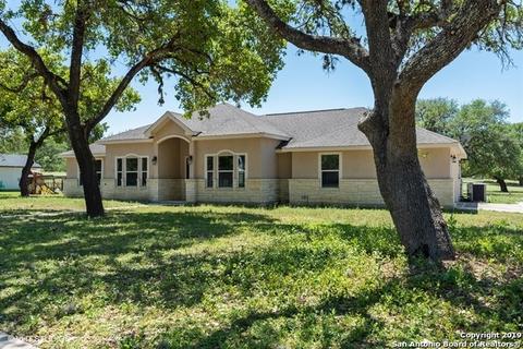 600 Jack Nicklaus Dr, Devine, TX 78016 photo 1