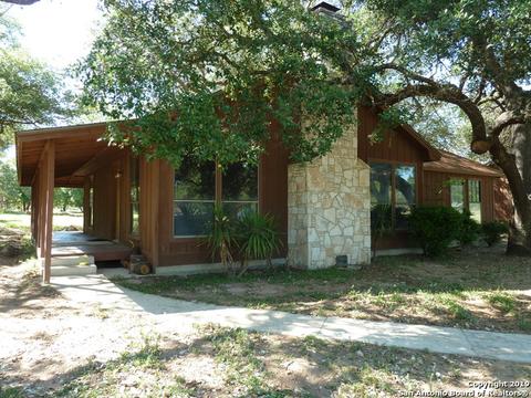 291 County Road 762, Devine, TX 78016 photo 1