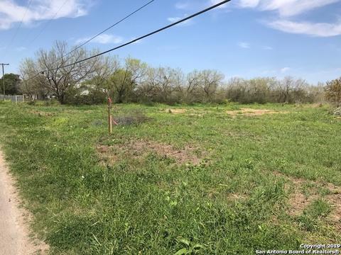 936 County Road 5710, Devine, TX 78016 photo 1