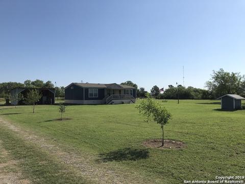 622 County Road 665, Devine, TX 78016 photo 1