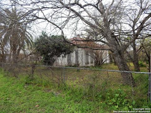 300 W Park Ave, Devine, TX 78016 photo 1