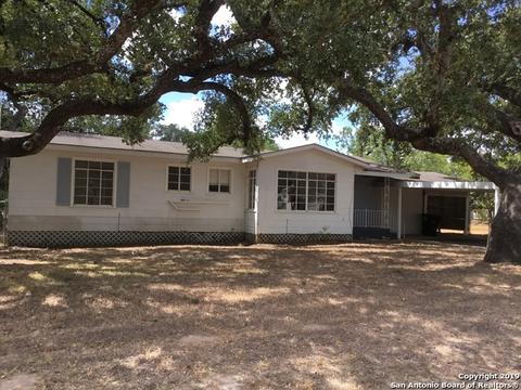 301 W Dilley Ave, Devine, TX 78016 photo 1